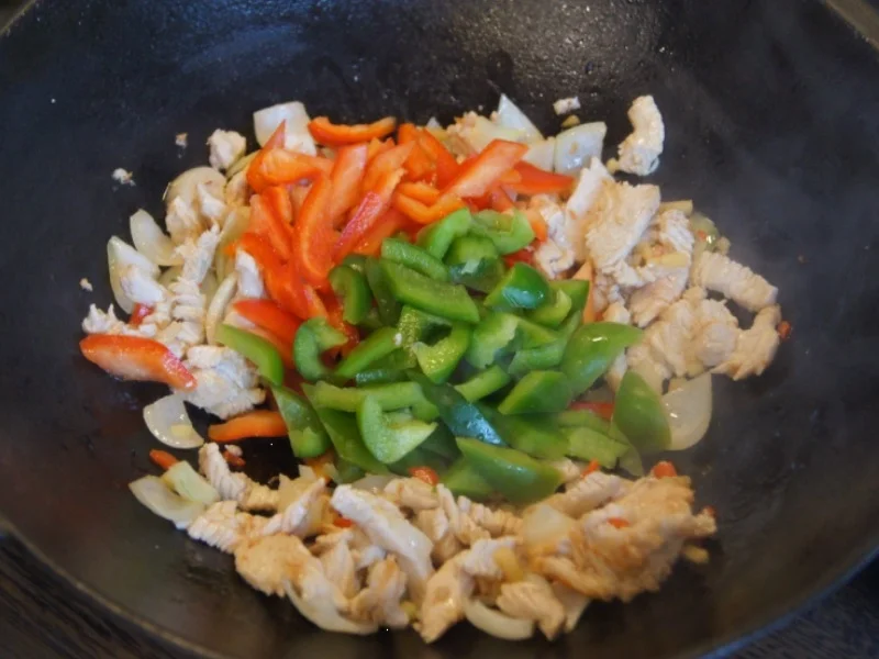 Rezept: Puten-Curry-Nudel-Wok Bild Nr. 6792 Puten-Curry-Nudel-Wok - Rezept - Bild Nr. 6792