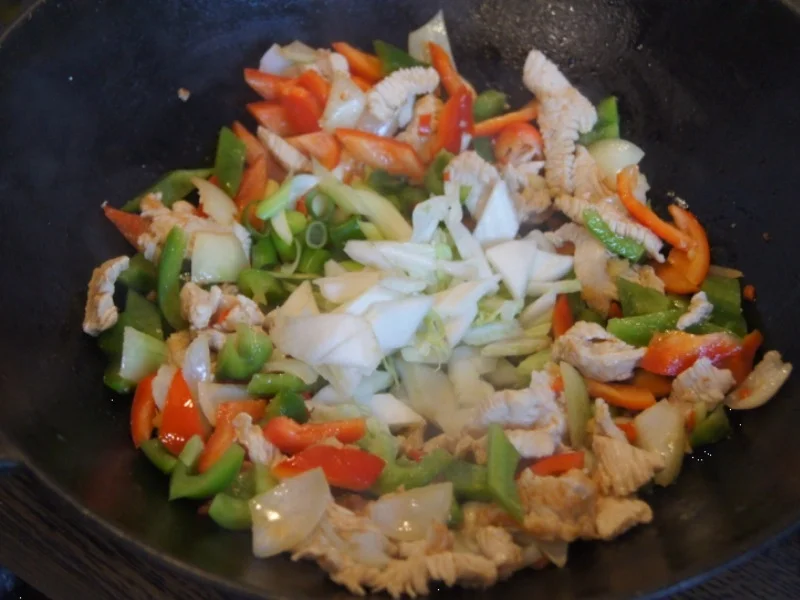 Rezept: Puten-Curry-Nudel-Wok Bild Nr. 6793 Puten-Curry-Nudel-Wok - Rezept - Bild Nr. 6793