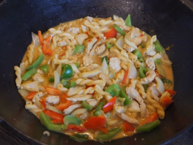 Rezept: Puten-Curry-Nudel-Wok Bild Nr. 6797 Puten-Curry-Nudel-Wok - Rezept - Bild Nr. 6797