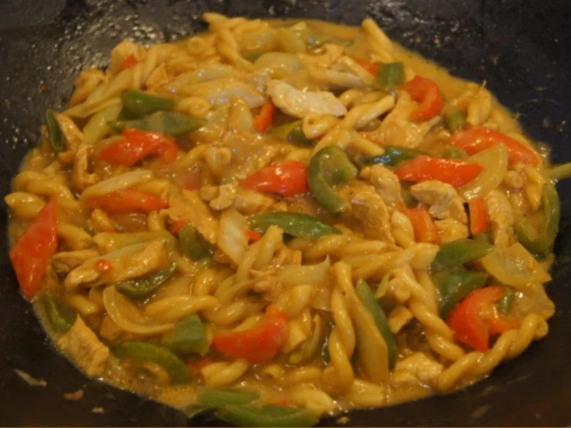 Rezept: Puten-Curry-Nudel-Wok Bild Nr. 6799 Puten-Curry-Nudel-Wok - Rezept - Bild Nr. 6799