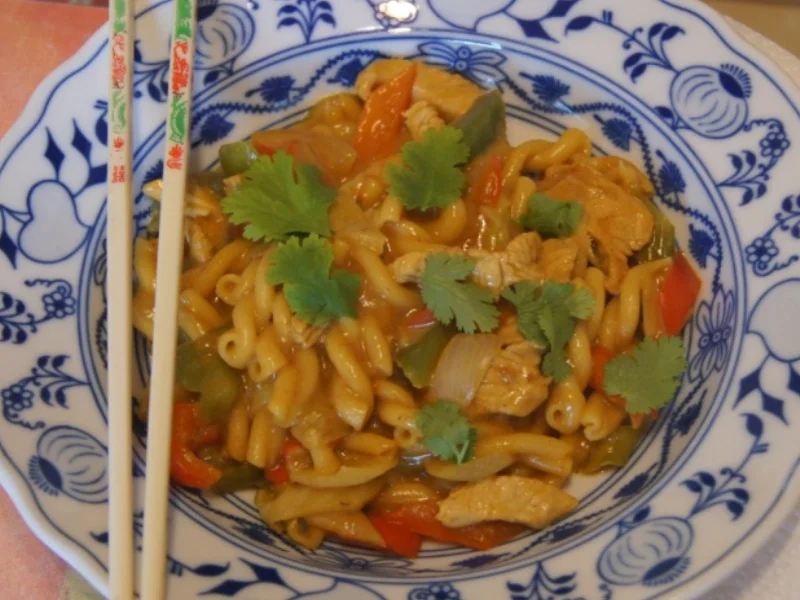 Rezept: Puten-Curry-Nudel-Wok Bild Nr. 6800 Puten-Curry-Nudel-Wok - Rezept - Bild Nr. 6800