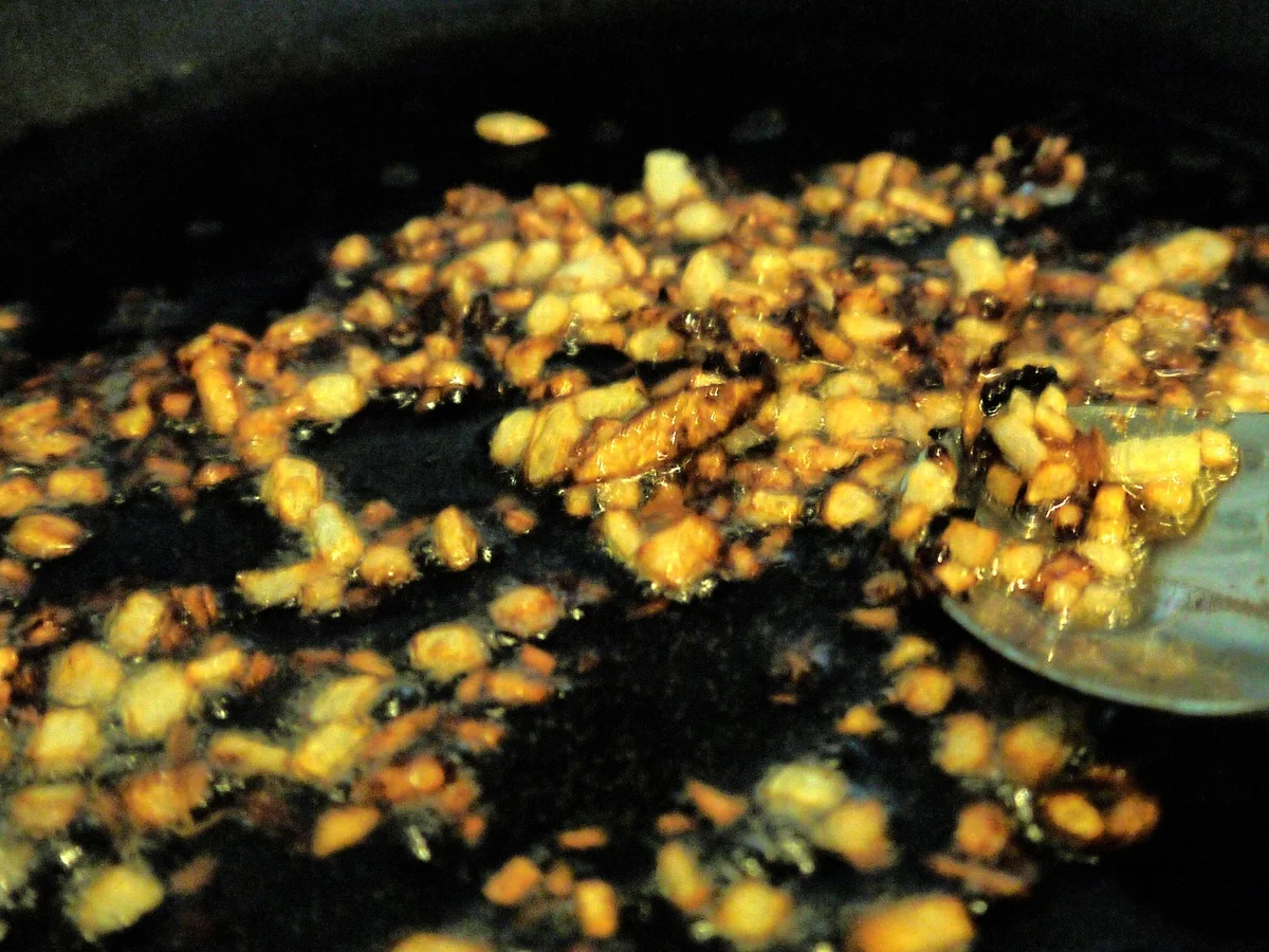 Rezept: Apfel-Chili-Butter mit gerösteten Zwiebeln Bild Nr. 3 Apfel-Chili-Butter mit gerösteten Zwiebeln - Rezept - Bild Nr. 3