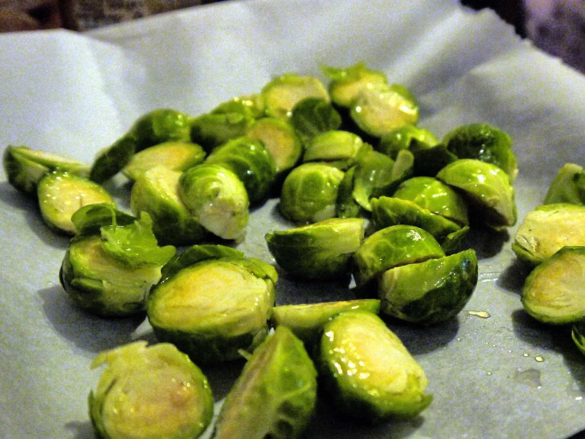 Warmer Bratkartoffelsalat mit ofengeröstetem Rosenkohl - Rezept - Bild Nr. 5