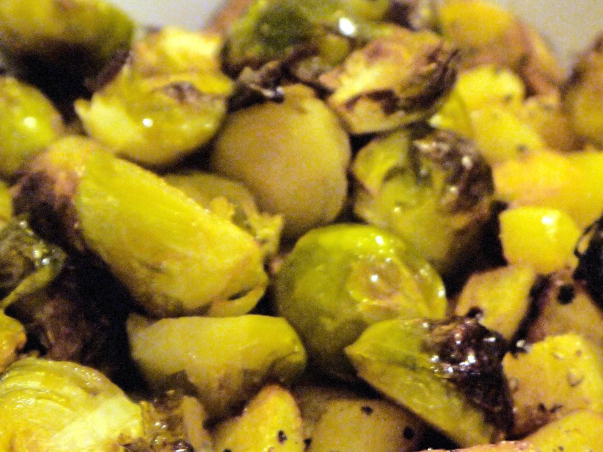 Warmer Bratkartoffelsalat mit ofengeröstetem Rosenkohl - Rezept - Bild Nr. 9