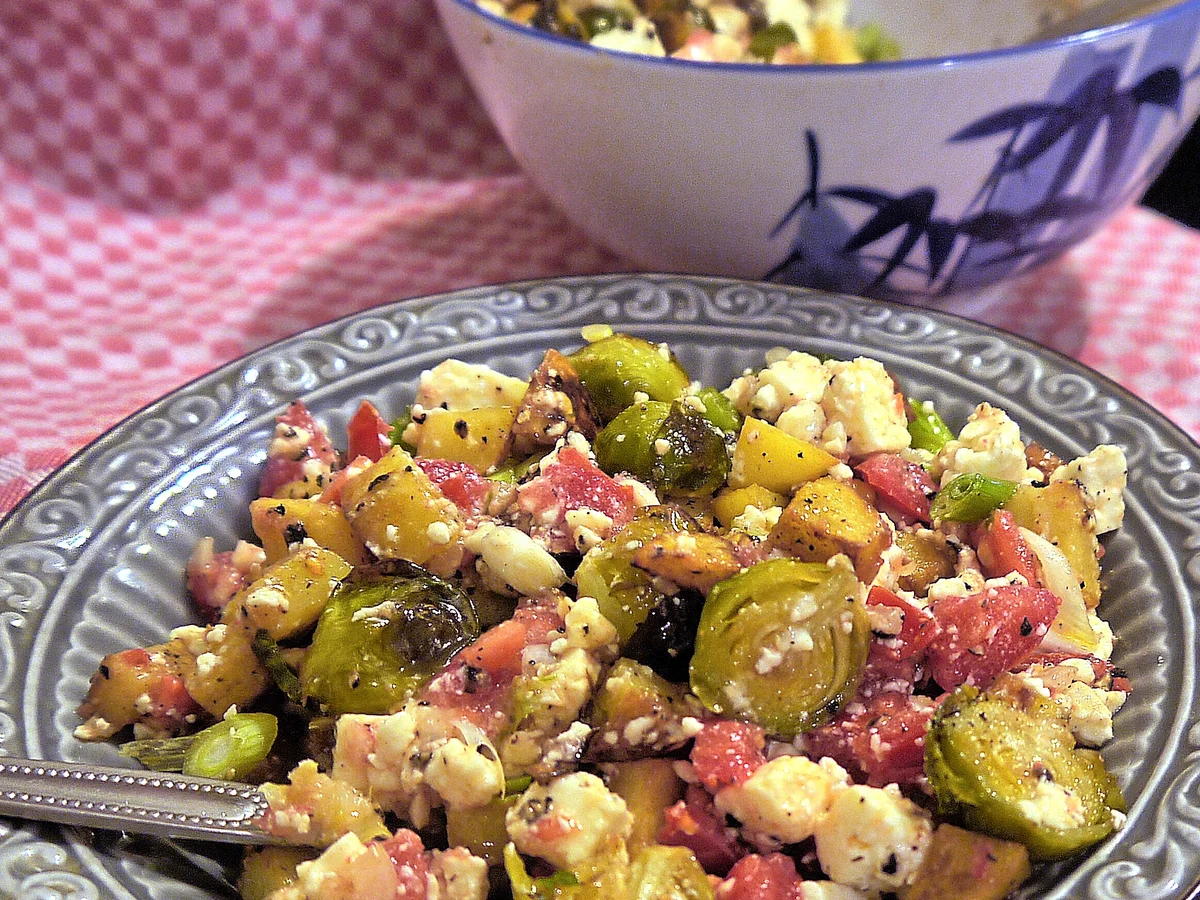 Warmer Bratkartoffelsalat mit ofengeröstetem Rosenkohl - Rezept - Bild Nr. 3
