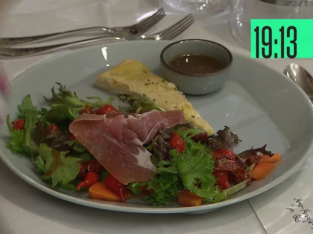 Rezept: Papaya-Salat mit Parmaschinken und selbstgebackenem Pizzabrot Bild Nr. 2 Papaya-Salat mit Parmaschinken und selbstgebackenem Pizzabrot - Rezept - Bild Nr. 2