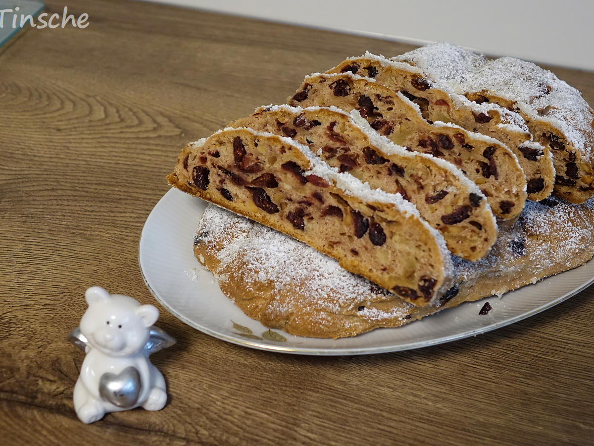 Cranberry-Kirschstollen mit Marzipan