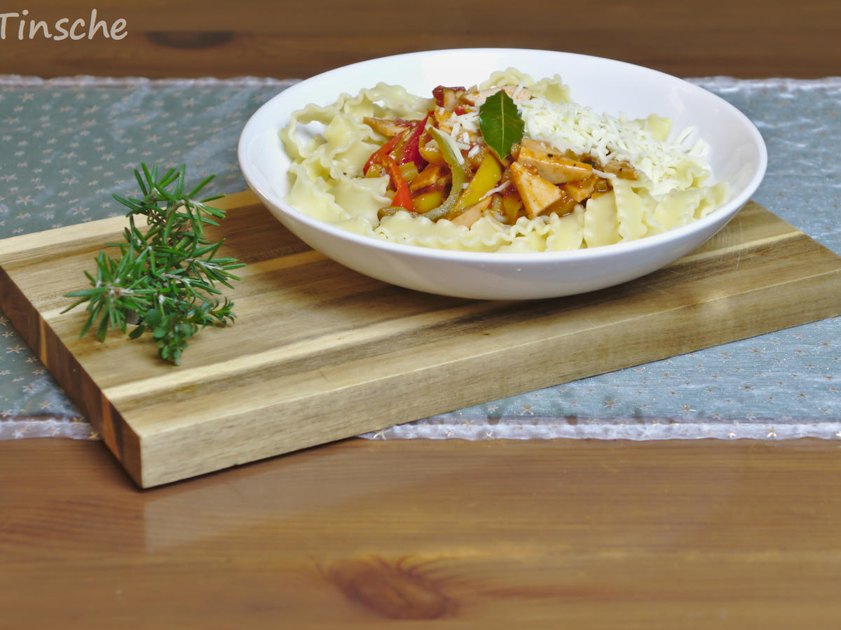 Mafaldine mit Paprika Tomatensugo - einfach - von sTinsche Mafaldine mit Paprika Tomatensugo - einfach - von sTinsche