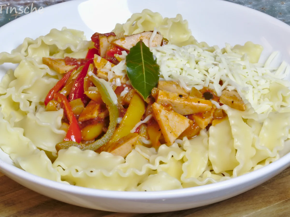 Mafaldine mit Paprika-Tomatensugo - Rezept - Bild Nr. 6813