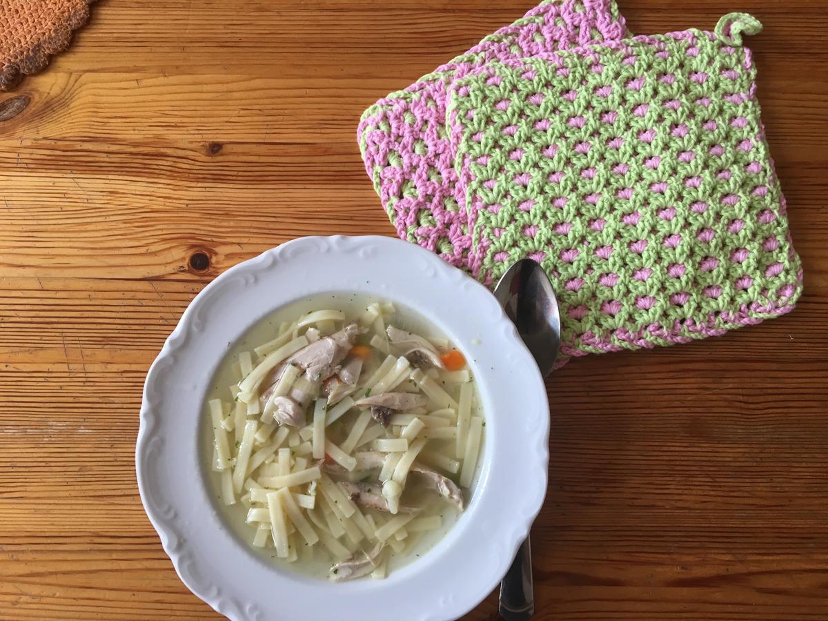 klassische Nudelsuppe - Rezept mit Bild - kochbar.de