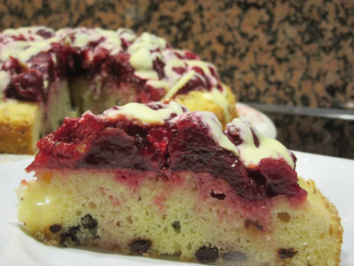 Backen: Rote Grütze trifft auf Stracciatella-Kuchen - Rezept - Bild Nr. 6826