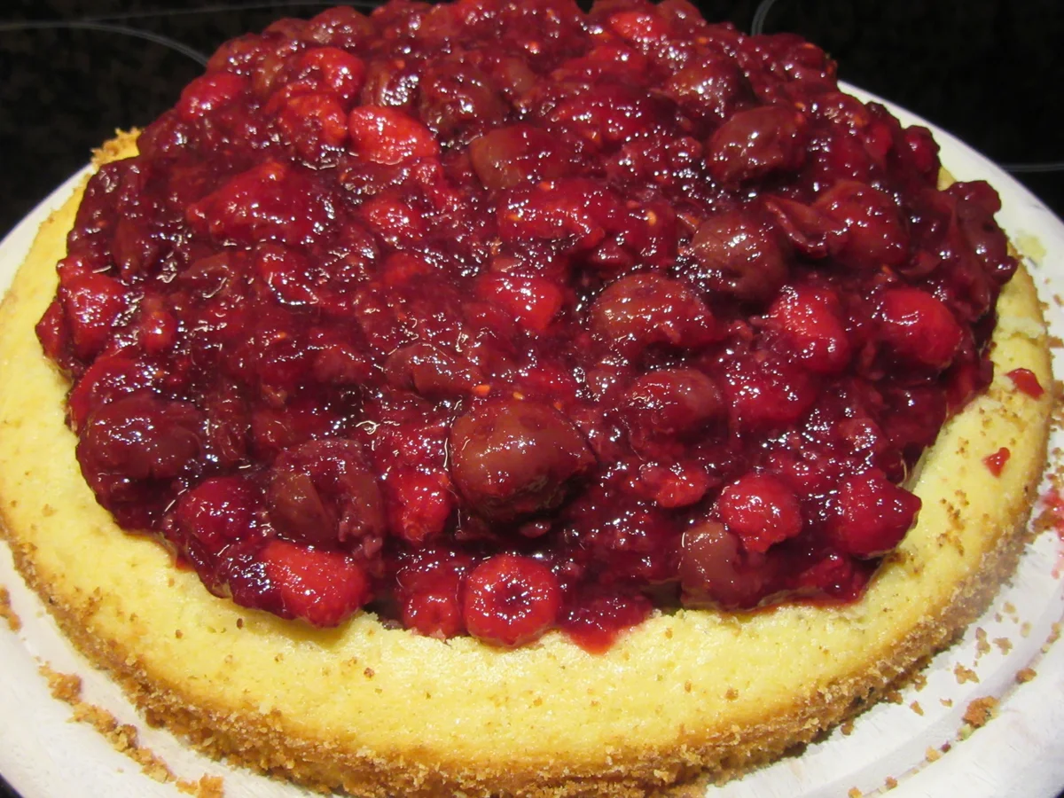 Backen: Rote Grütze trifft auf Stracciatella-Kuchen - Rezept - Bild Nr. 6834