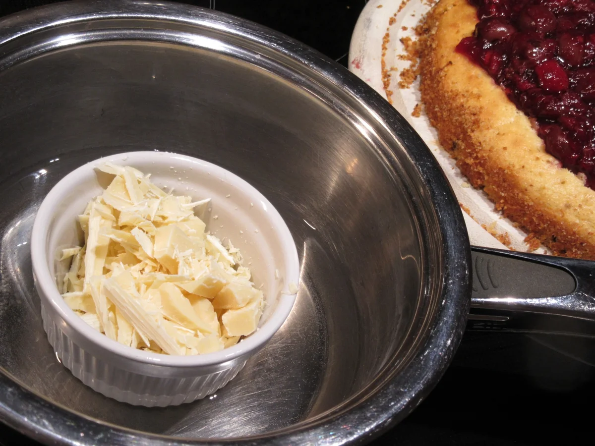 Backen: Rote Grütze trifft auf Stracciatella-Kuchen - Rezept - Bild Nr. 6835