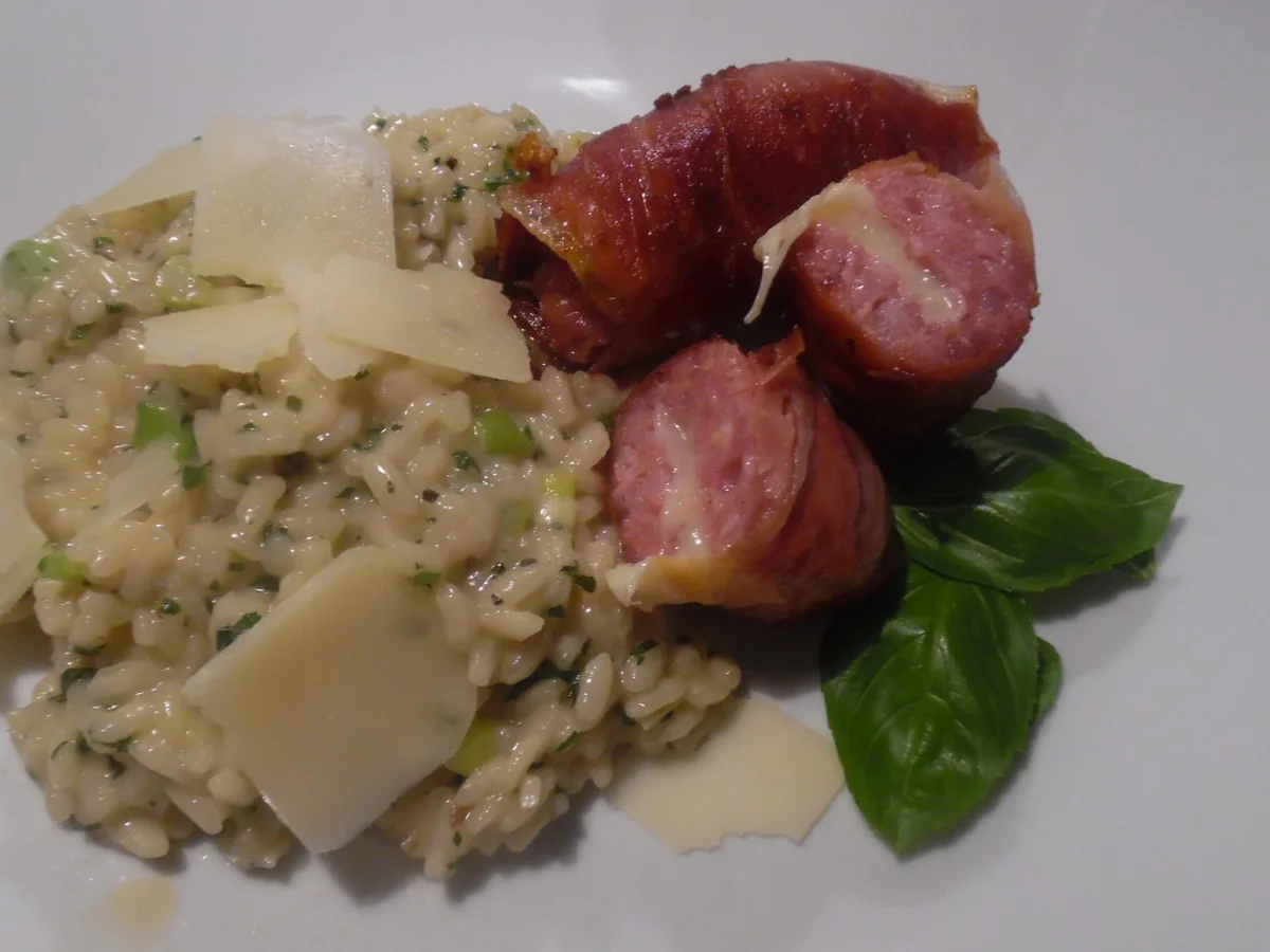 Kräuter-Risotto mit gefüllter Salsiccia im Schinken-Mantel - Rezept - Bild Nr. 6828
