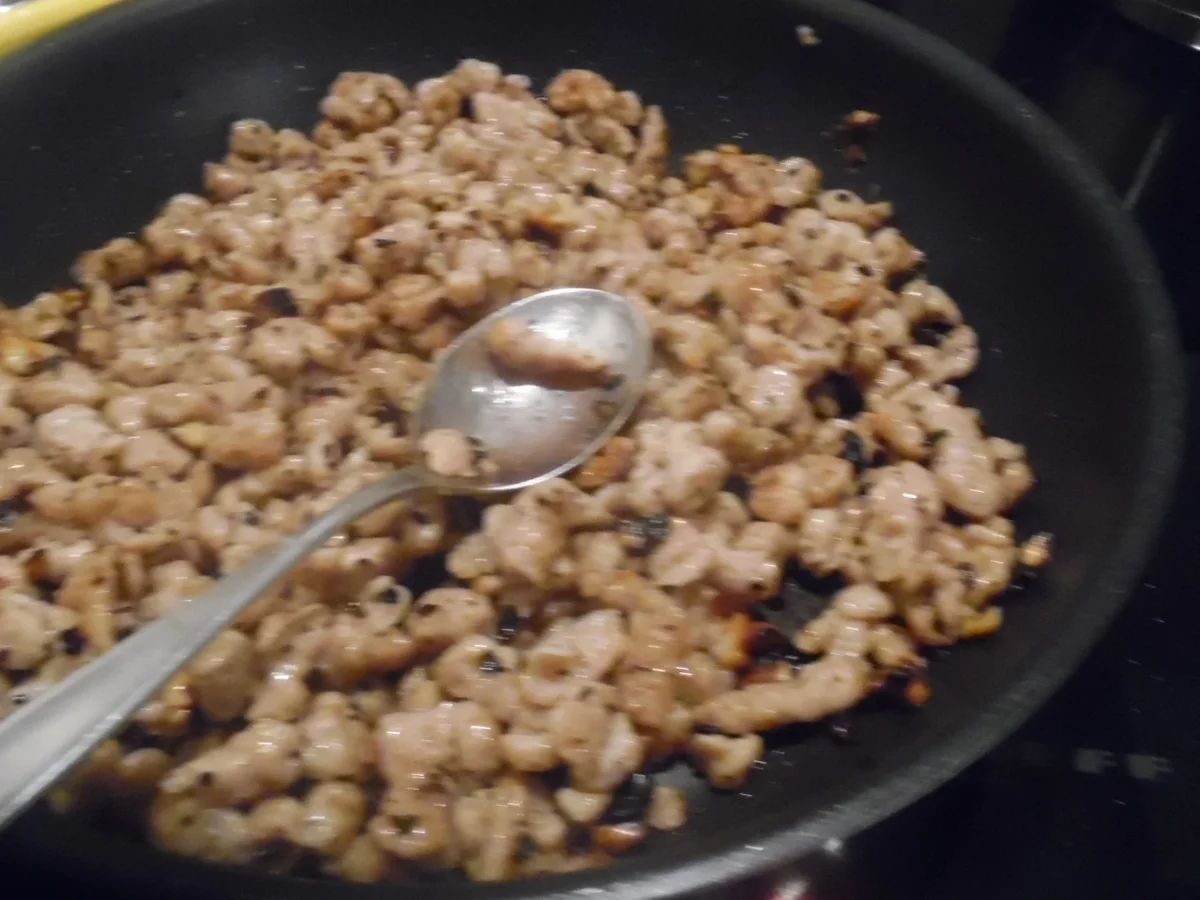 Rezept: Reh-Filet mit Waldbeeren-Soße, Walnuss-Knöpfle und Rosenkohl-Blättchen Bild Nr. 6831 Reh-Filet mit Waldbeeren-Soße, Walnuss-Knöpfle und Rosenkohl-Blättchen - Rezept - Bild Nr. 6831