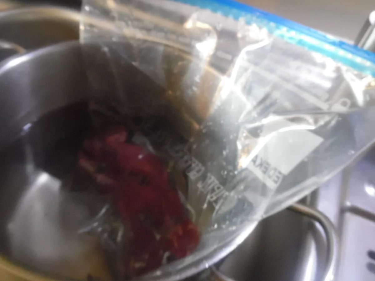 Rezept: Reh-Filet mit Waldbeeren-Soße, Walnuss-Knöpfle und Rosenkohl-Blättchen Bild Nr. 6844 Reh-Filet mit Waldbeeren-Soße, Walnuss-Knöpfle und Rosenkohl-Blättchen - Rezept - Bild Nr. 6844