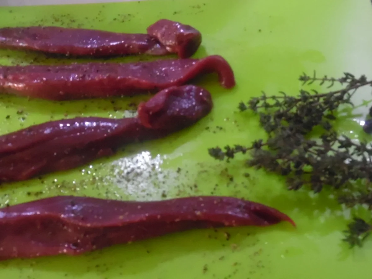 Rezept: Reh-Filet mit Waldbeeren-Soße, Walnuss-Knöpfle und Rosenkohl-Blättchen Bild Nr. 6846 Reh-Filet mit Waldbeeren-Soße, Walnuss-Knöpfle und Rosenkohl-Blättchen - Rezept - Bild Nr. 6846