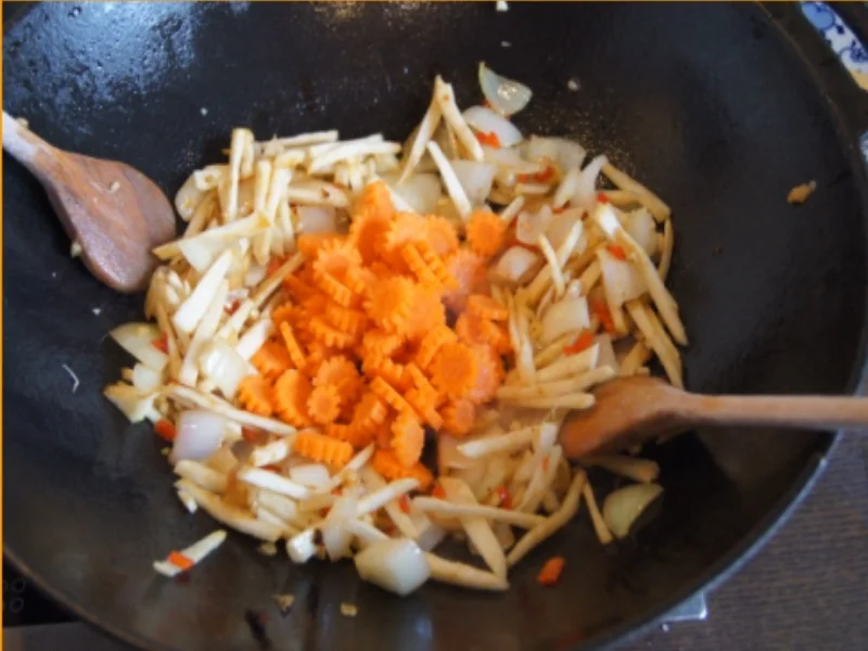 Ausgebacke Putenbrust mit Mie-Nudeln-Gemüsemix im Wok - Rezept - Bild Nr. 20