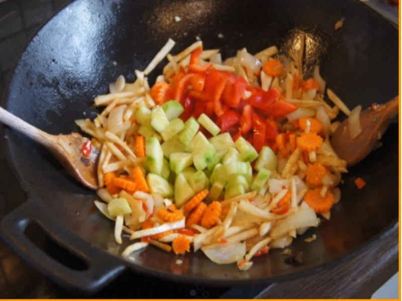 Ausgebacke Putenbrust mit Mie-Nudeln-Gemüsemix im Wok - Rezept - Bild Nr. 21