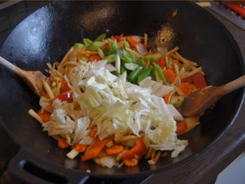 Ausgebacke Putenbrust mit Mie-Nudeln-Gemüsemix im Wok - Rezept - Bild Nr. 22