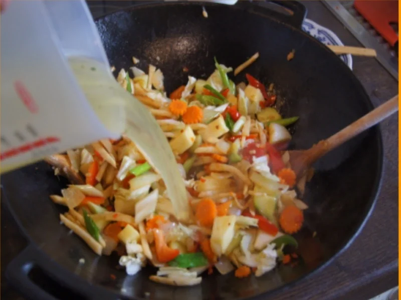 Ausgebacke Putenbrust mit Mie-Nudeln-Gemüsemix im Wok - Rezept - Bild Nr. 24