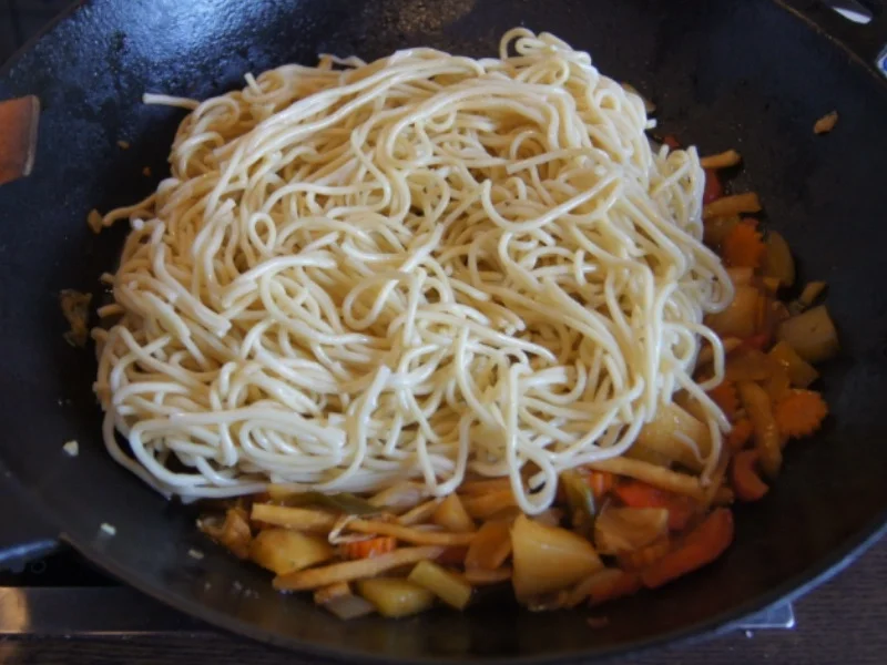 Ausgebacke Putenbrust mit Mie-Nudeln-Gemüsemix im Wok - Rezept - Bild Nr. 27