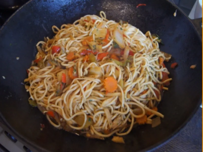 Ausgebacke Putenbrust mit Mie-Nudeln-Gemüsemix im Wok - Rezept - Bild Nr. 28