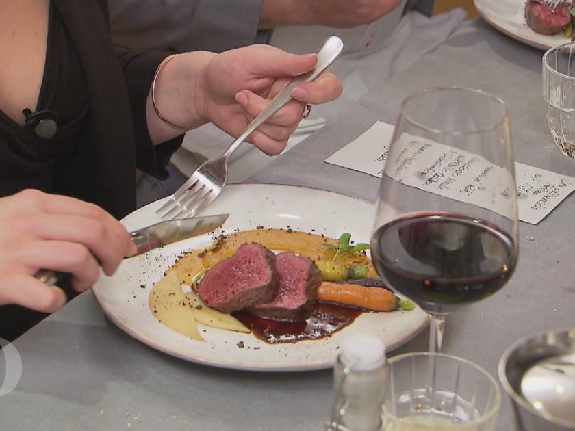 Rosa Hirschfilet mit Vanille Quitten, Süßkartoffel Crème, bunten Möhren ...
