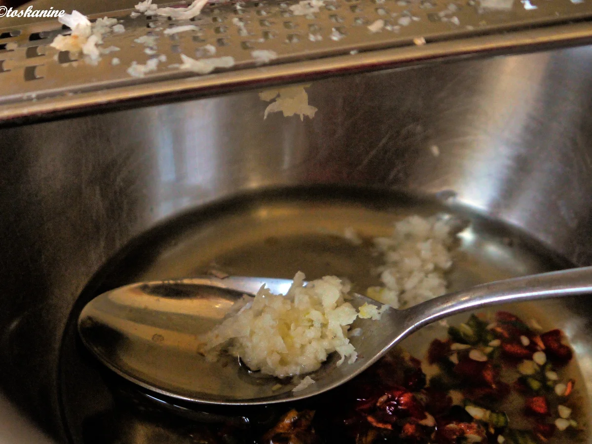 Mariniertes Schwein und Knöpfle in Tomatensauce - Rezept - Bild Nr. 5