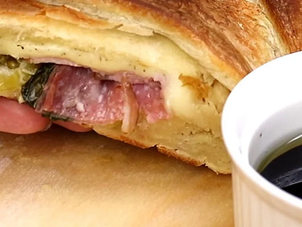 Rezept: Bacon-Käse-Ring Bild Nr. 2 Bacon-Käse-Ring - Rezept - Bild Nr. 2