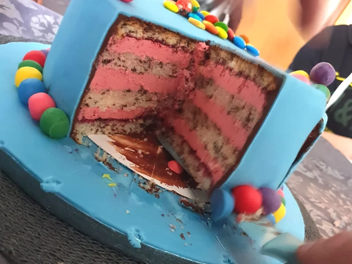 Rezept: Biskuit: HAPPY BIRTHADY TORTE Bild Nr. 8191 Biskuit: HAPPY BIRTHADY TORTE - Rezept - Bild Nr. 8191