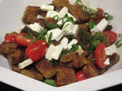 Salate: Warmer Brotsalat mit Tomaten, Schafskäse und Balsamicodressing - Rezept - Bild Nr. 6895