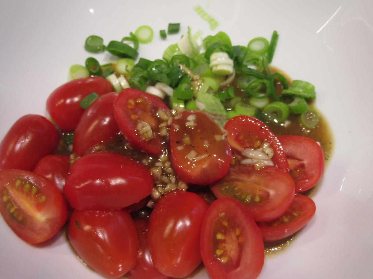 Salate: Warmer Brotsalat mit Tomaten, Schafskäse und Balsamicodressing - Rezept - Bild Nr. 6900