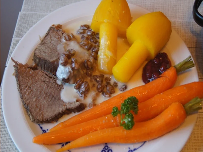 Tafelspitz mit Meerrettichsauce, Honigkarotten und Kartoffelpilzen - Rezept - Bild Nr. 6914