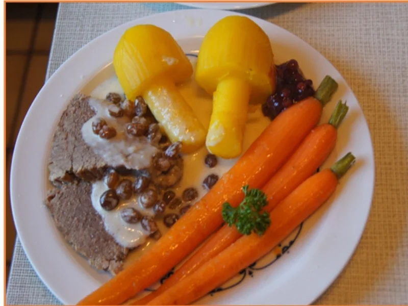 Tafelspitz mit Meerrettichsauce, Honigkarotten und Kartoffelpilzen - Rezept - Bild Nr. 6915