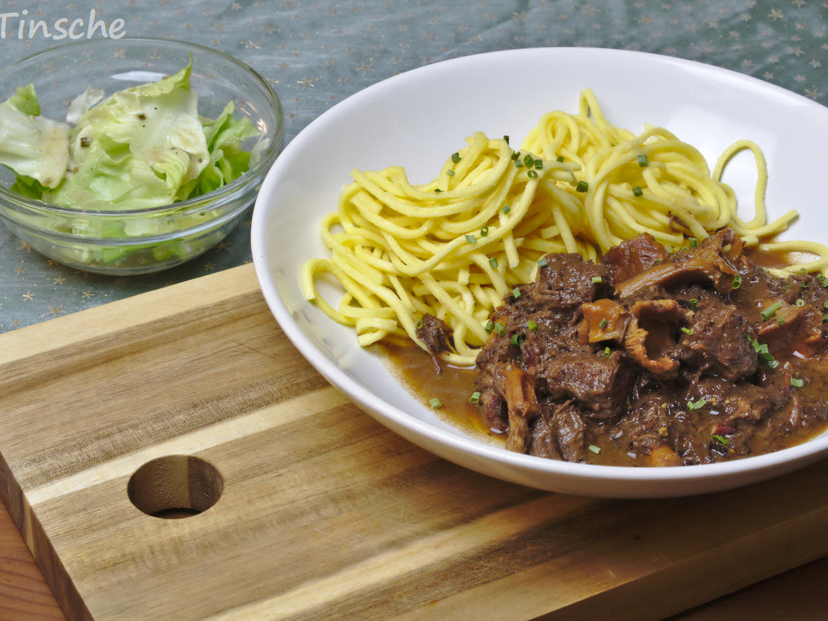 Rotwein Balsamico Gulasch mit Pfifferlingen - einfach - von sTinsche