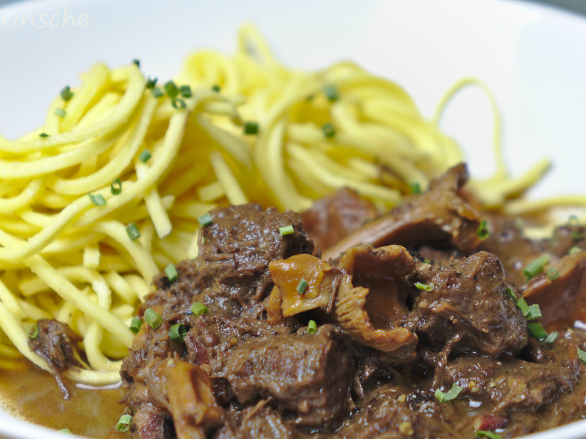 Rotwein Balsamico Gulasch mit Pfifferlingen - einfach - von sTinsche