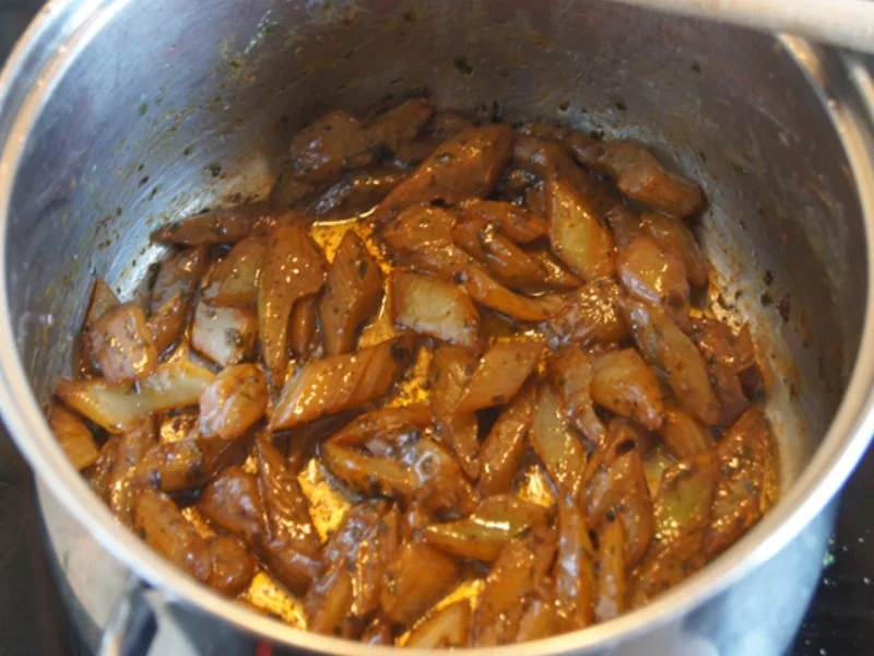 Wildlachsfilet mit herzhaft geschmorten Stangensellerie und Süßkartoffelstampf - Rezept - Bild Nr. 8