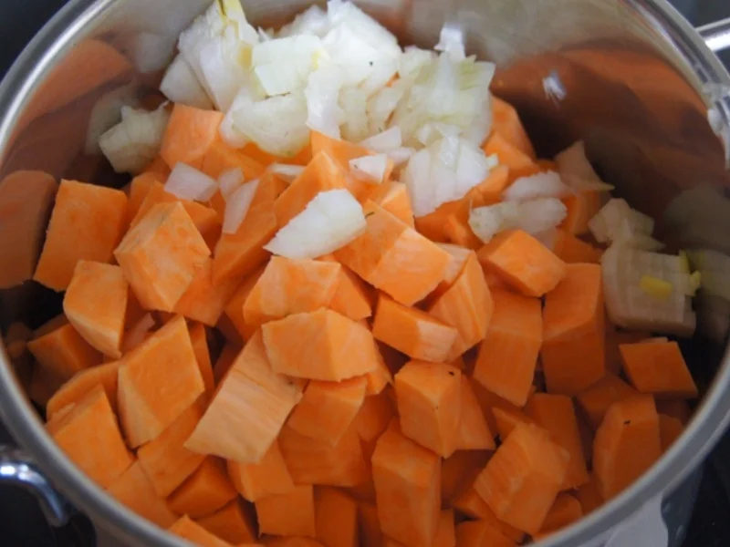 Wildlachsfilet mit herzhaft geschmorten Stangensellerie und Süßkartoffelstampf - Rezept - Bild Nr. 10