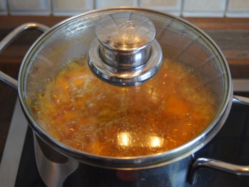 Wildlachsfilet mit herzhaft geschmorten Stangensellerie und Süßkartoffelstampf - Rezept - Bild Nr. 11