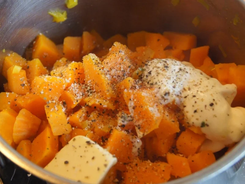 Wildlachsfilet mit herzhaft geschmorten Stangensellerie und Süßkartoffelstampf - Rezept - Bild Nr. 12