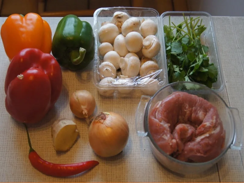 Rezept: Schweinefilet mit Champignons, Paprikas , Zwiebeln und Kartoffelpilzen Bild Nr. 6932 Schweinefilet mit Champignons, Paprikas , Zwiebeln und Kartoffelpilzen - Rezept - Bild Nr. 6932