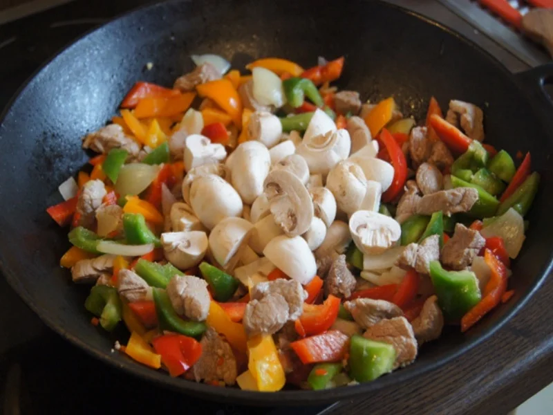 Rezept: Schweinefilet mit Champignons, Paprikas , Zwiebeln und Kartoffelpilzen Bild Nr. 6940 Schweinefilet mit Champignons, Paprikas , Zwiebeln und Kartoffelpilzen - Rezept - Bild Nr. 6940