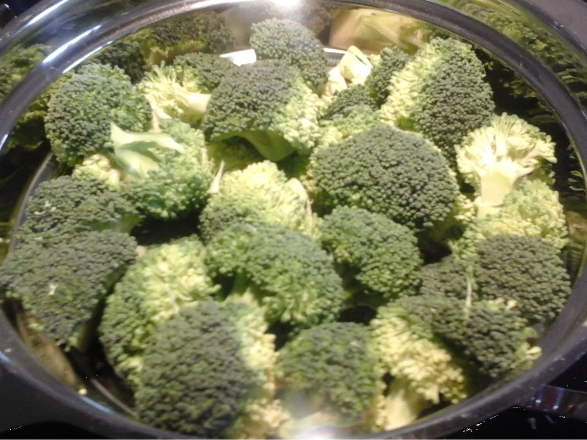 Rezept: Backofenkoteletts mit Brokkoli und Kartoffeln Bild Nr. 6940 Backofenkoteletts mit Brokkoli und Kartoffeln - Rezept - Bild Nr. 6940