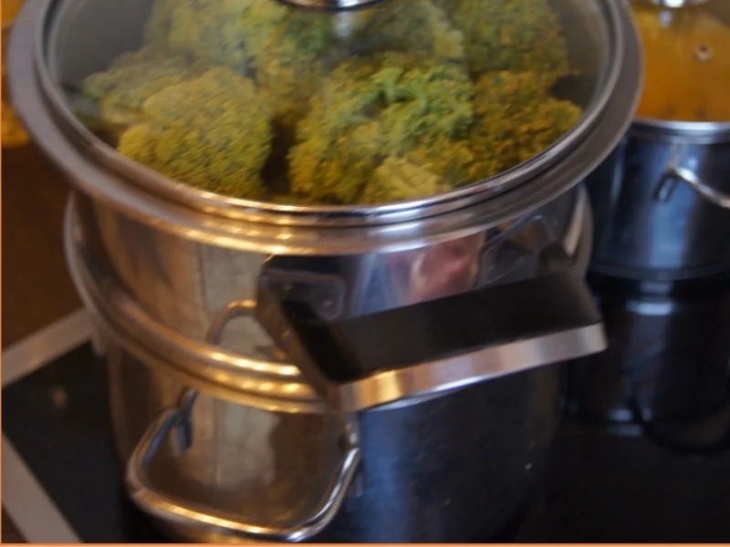 Rezept: Stielkoteletts mit Brokkoli und Kartoffeln Bild Nr. 14 Stielkoteletts mit Brokkoli und Kartoffeln - Rezept - Bild Nr. 14