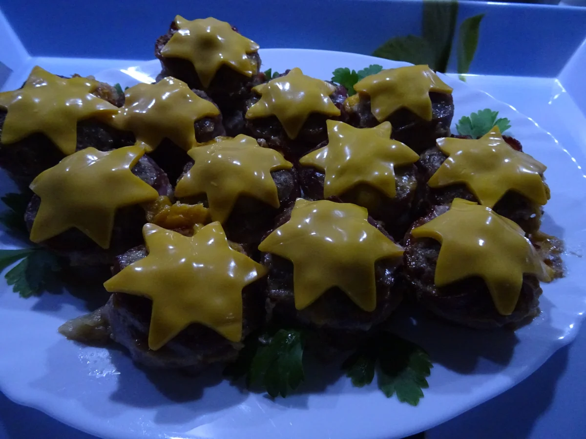 Hackfleisch-Törtchen mit Käsefüllung und Bacon-Mantel  - Rezept - Bild Nr. 6939