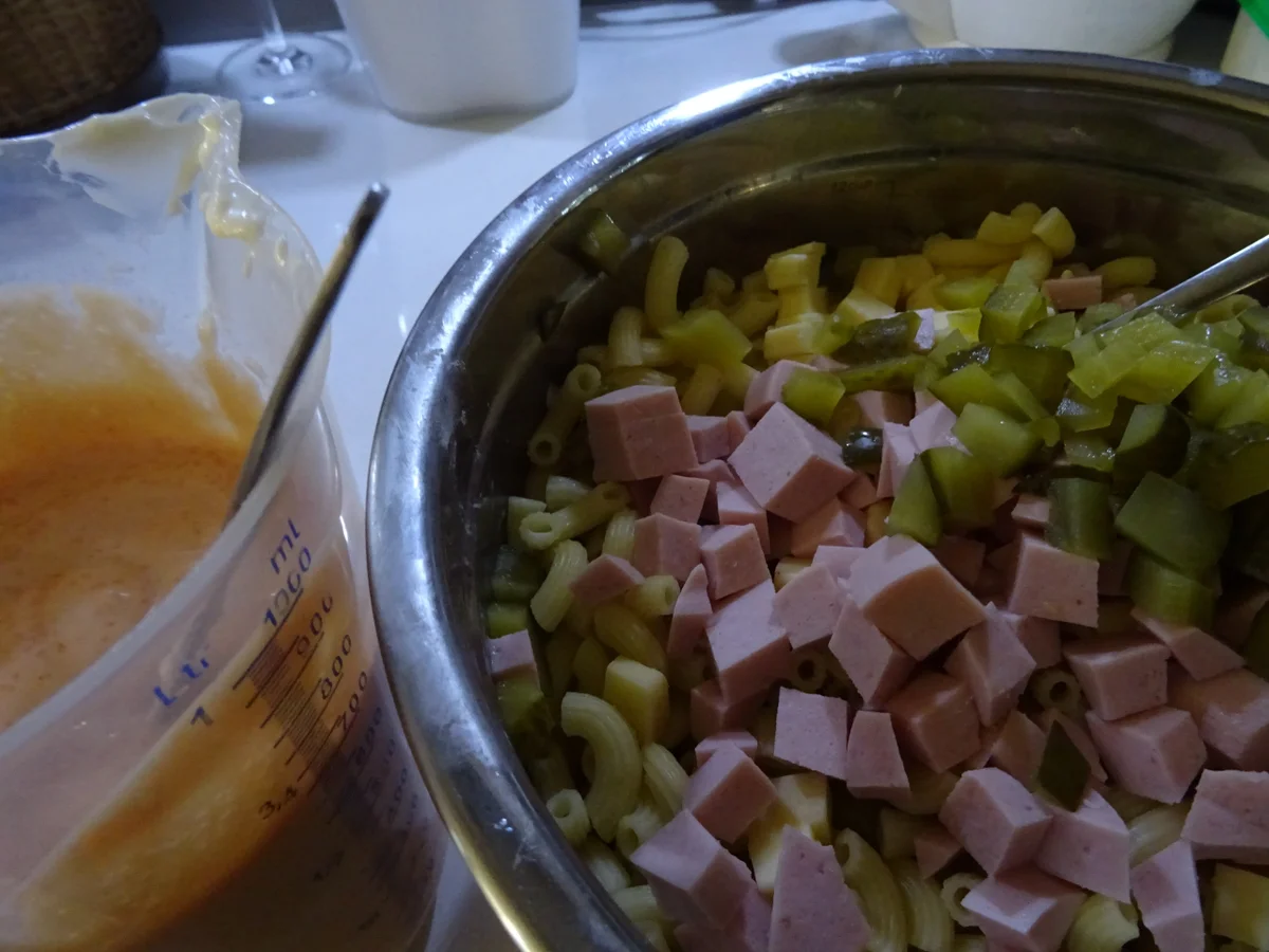 Rezept: Nudelsalat mit Käse Bild Nr. 3 Nudelsalat mit Käse - Rezept - Bild Nr. 3