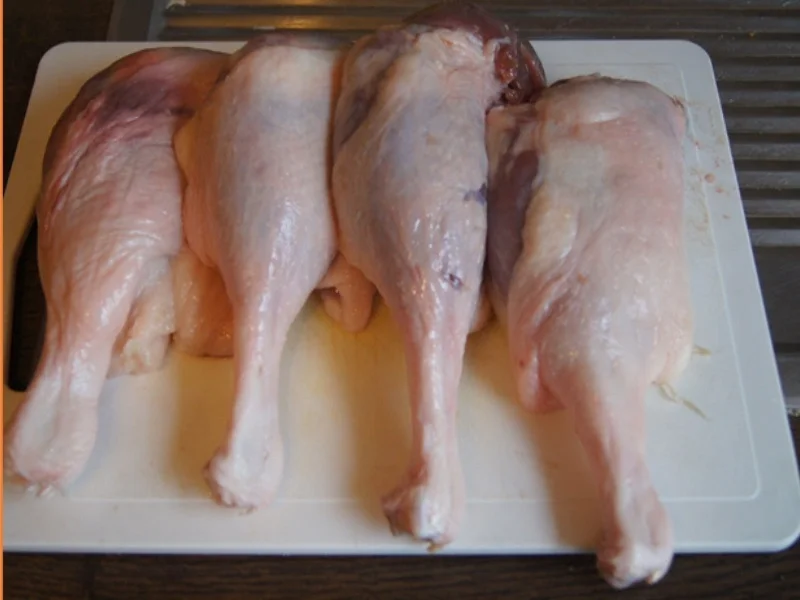 Rezept: Gänsekeulen mit Gemüsesauce, Böhmischen Knödeln und Ananas-Mango-Rotkohl Bild Nr. 4 Gänsekeulen mit Gemüsesauce, Böhmischen Knödeln und Ananas-Mango-Rotkohl - Rezept - Bild Nr. 4