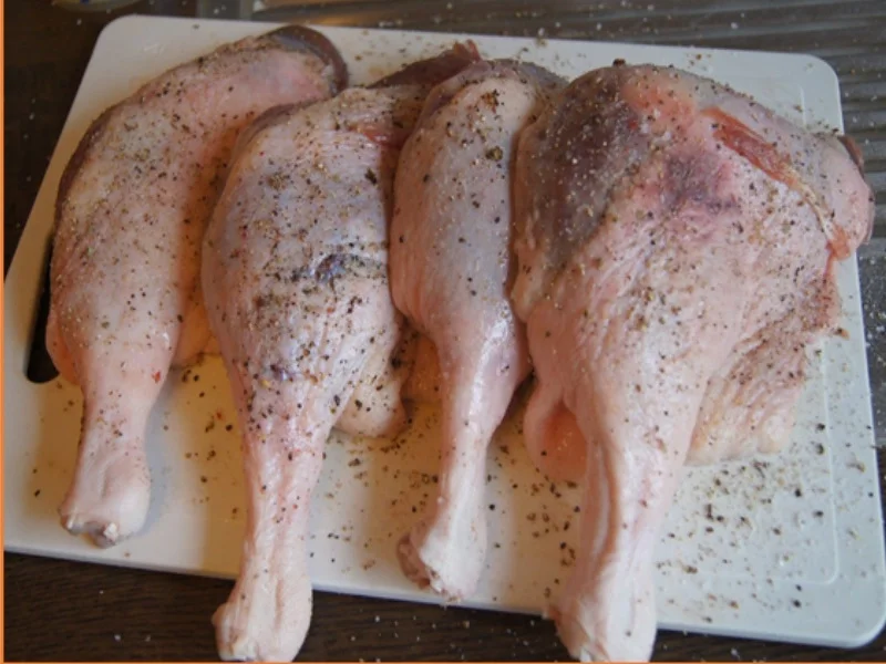 Rezept: Gänsekeulen mit Gemüsesauce, Böhmischen Knödeln und Ananas-Mango-Rotkohl Bild Nr. 5 Gänsekeulen mit Gemüsesauce, Böhmischen Knödeln und Ananas-Mango-Rotkohl - Rezept - Bild Nr. 5