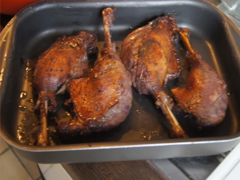 Rezept: Gänsekeulen mit Gemüsesauce, Böhmischen Knödeln und Ananas-Mango-Rotkohl Bild Nr. 14 Gänsekeulen mit Gemüsesauce, Böhmischen Knödeln und Ananas-Mango-Rotkohl - Rezept - Bild Nr. 14